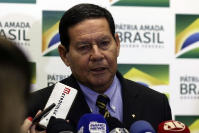 Mourão: Exército vai reforçar ações em praias atingidas por óleo