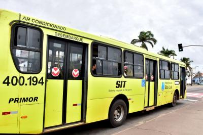 ônibus com janelas abertas