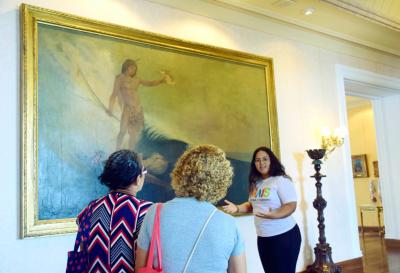 visitantes no Palácio dos Leões.