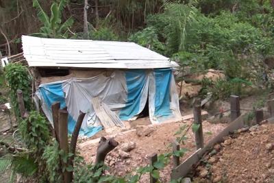 Família pede ajuda para construir casa no Alto da Esperança